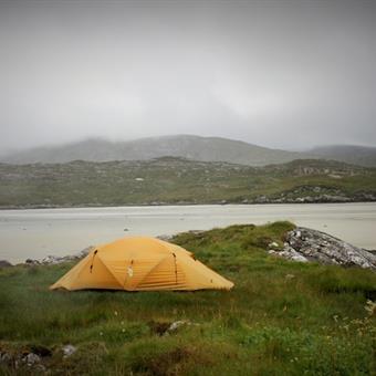 2016 06 a tent by luskentyre beach 1000x667