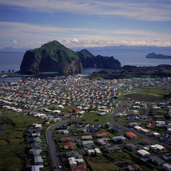 2016 07 vestmannaeyjar 120 island.is 1000x976