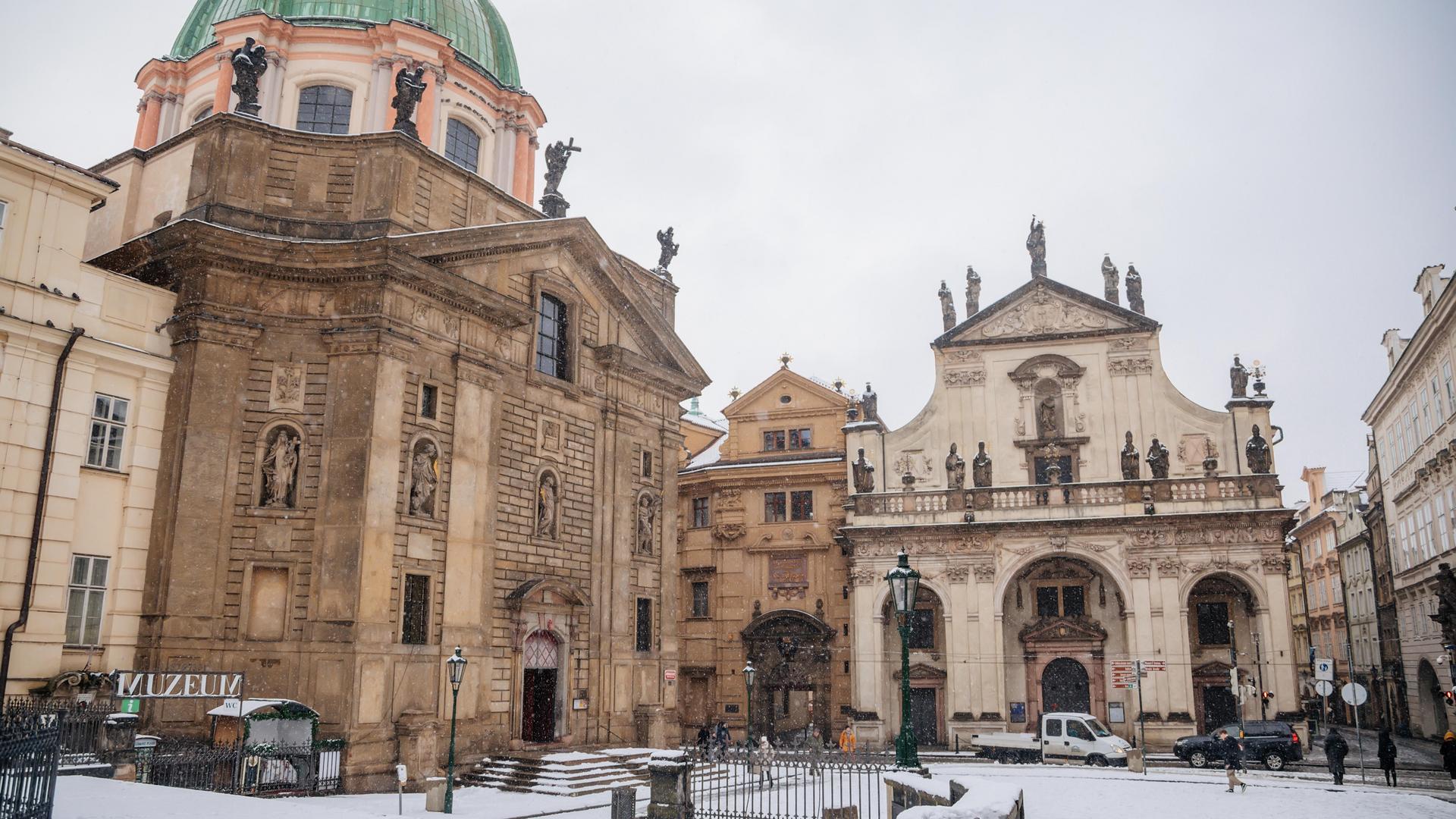Knight of the Cross Square, Prague