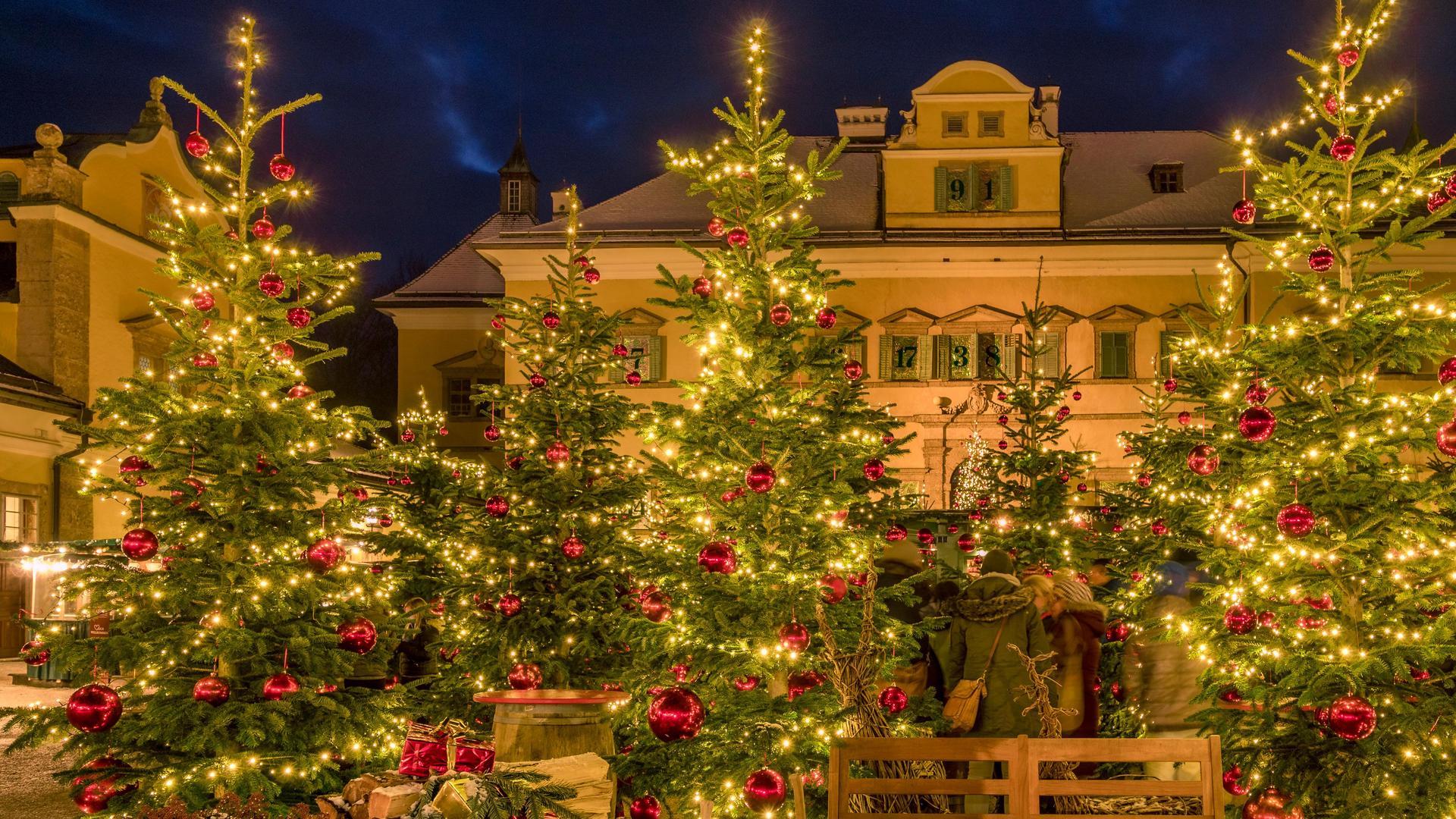 Christmas market at Hellbrunn palace in Salzburg