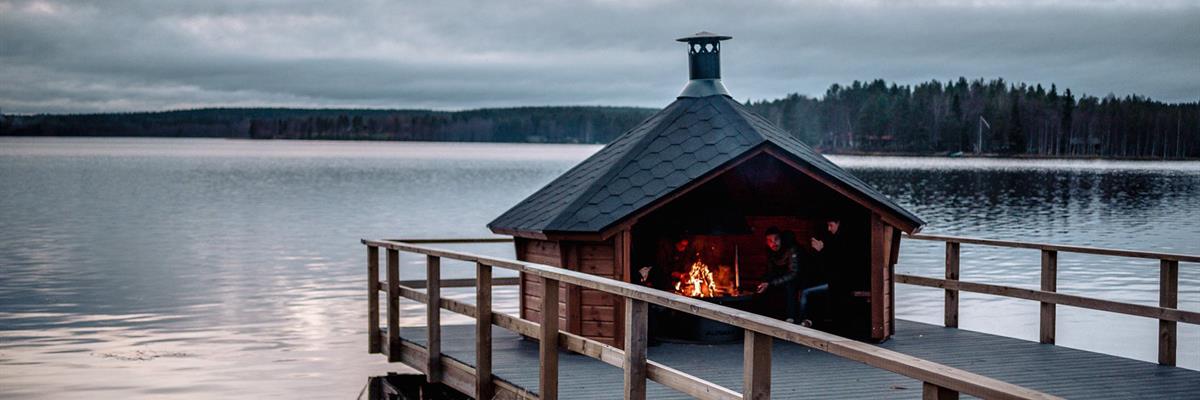 Floating lean to Lehtojärvi Rovaniemi autumn ©Arctic SnowHotel