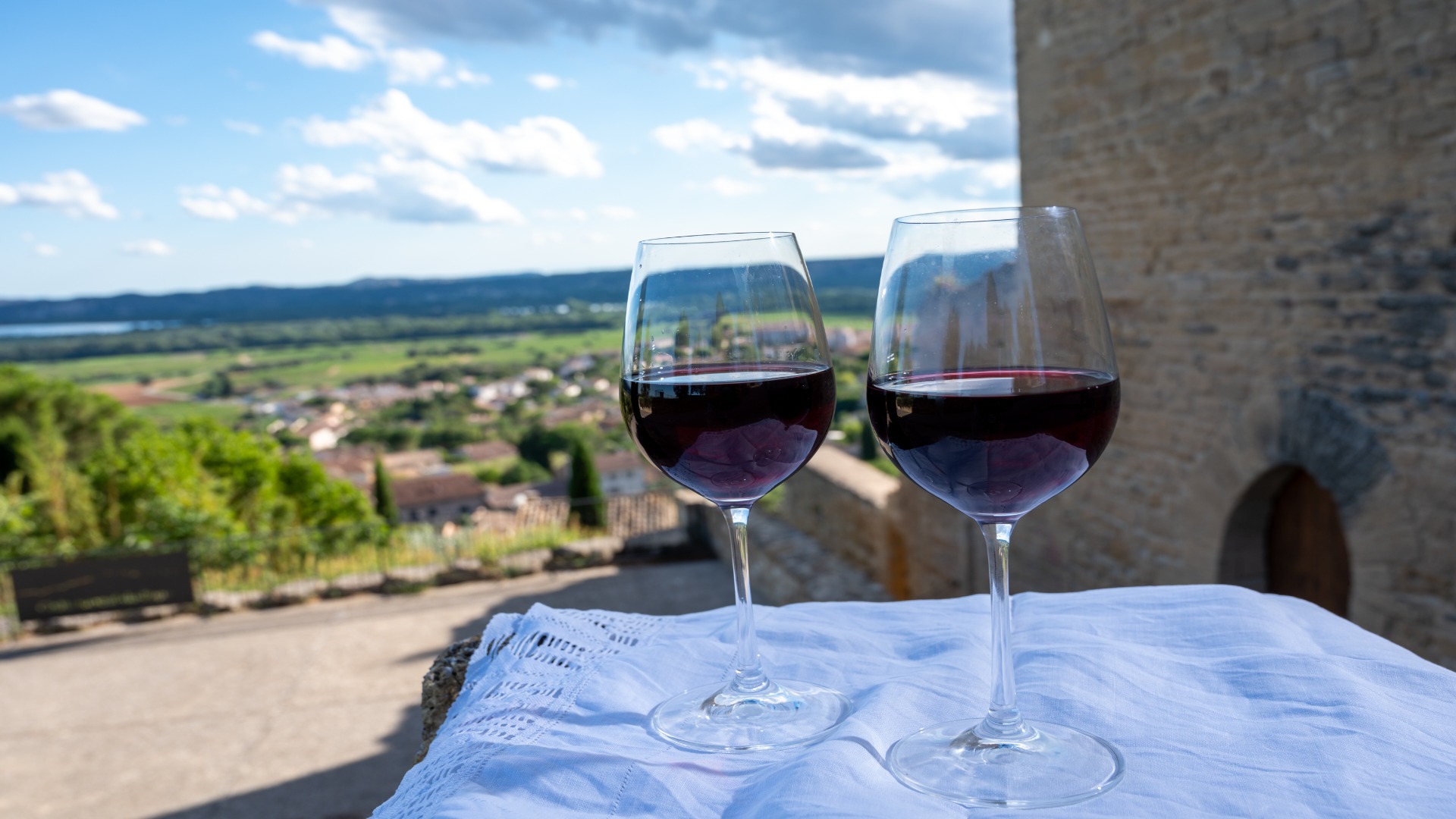 Wine tasting at the medieval castle of Châteauneuf-du-Pape