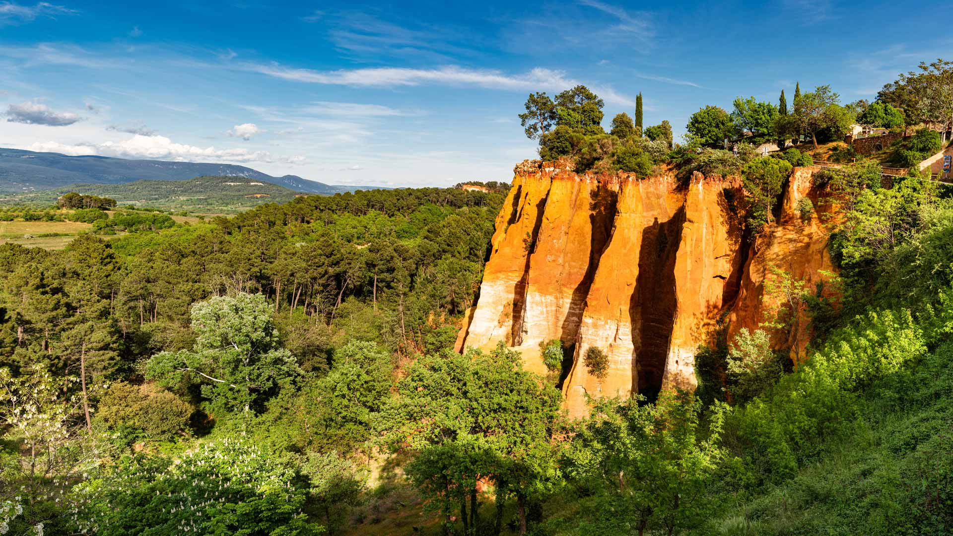 Ochre-red cliffs in Roussillon (Les Ocres), Provence, France