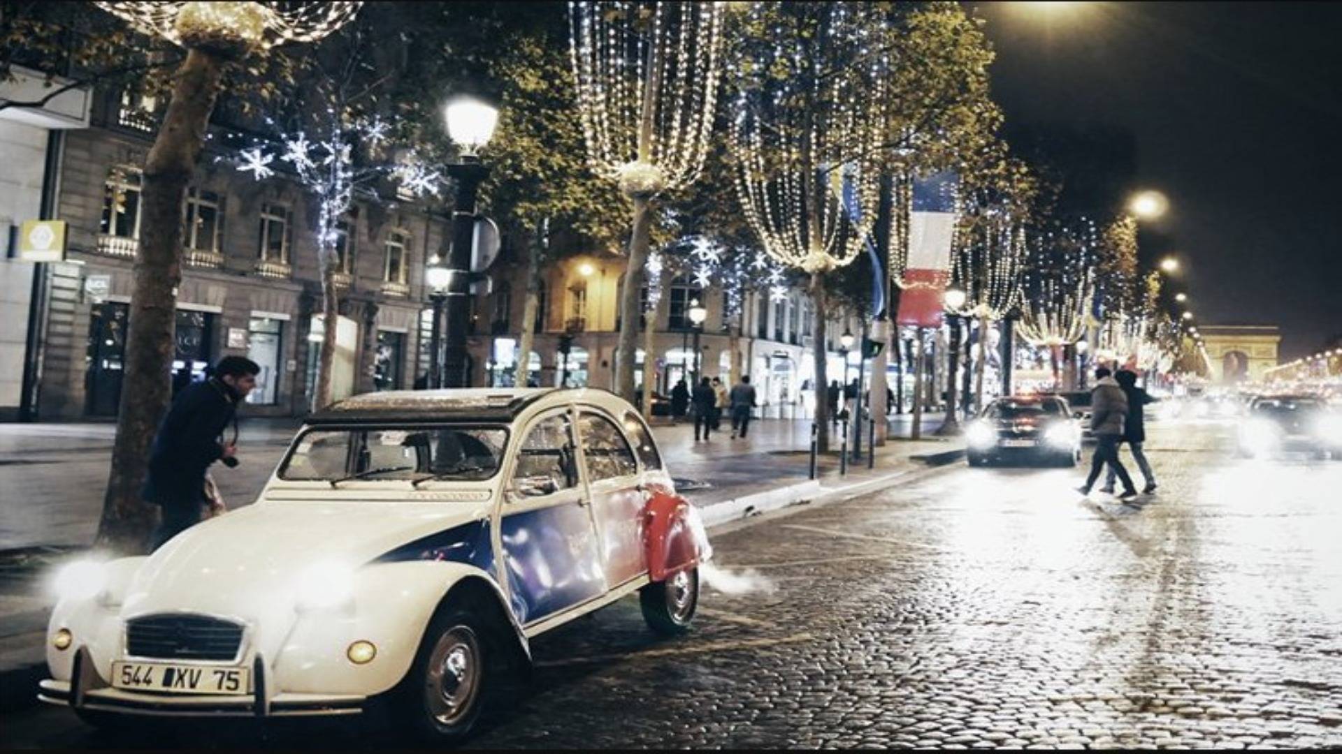 Paris Citroen tour night