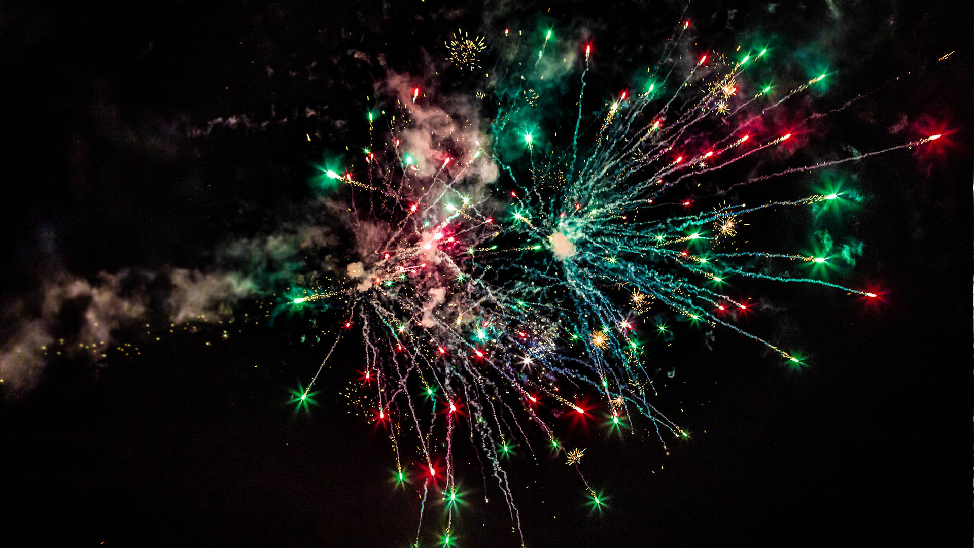 Fireworks in Reykjavik, New Years Eve ©nordicvisitor
