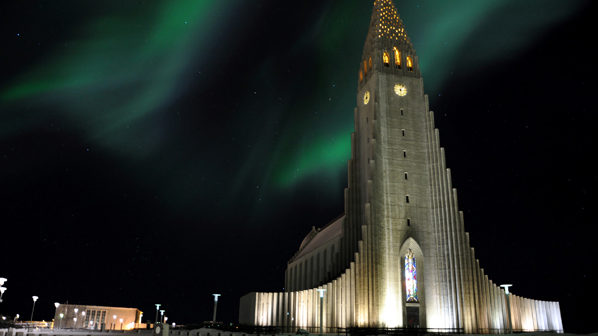 Hallgrímskirkja Church under green northern lights Reykjavik