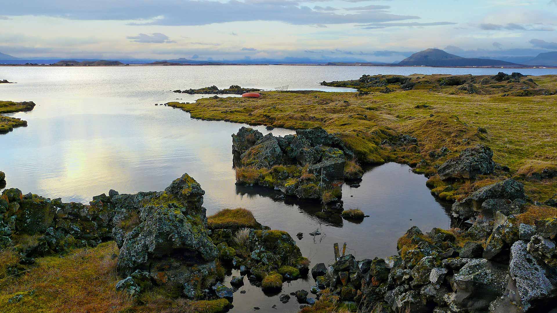 Lake Mývatn in North Iceland?400x200;crop