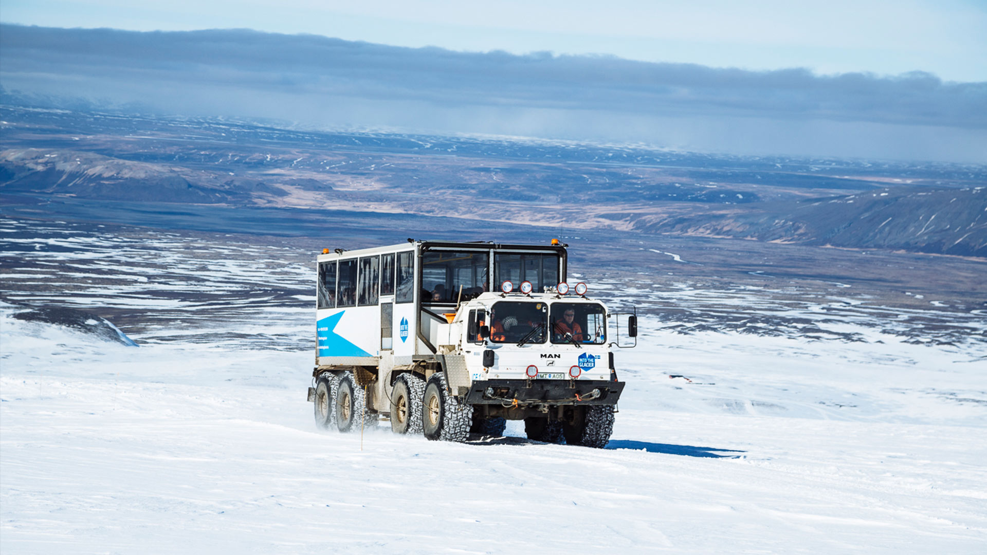 Driving to the entrance - Into the Glacier