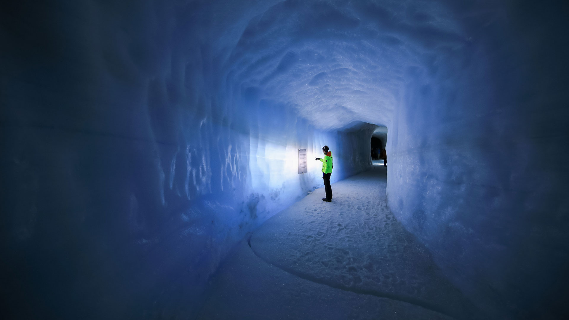 Into the Glacier - ©Roman Gerasymenko