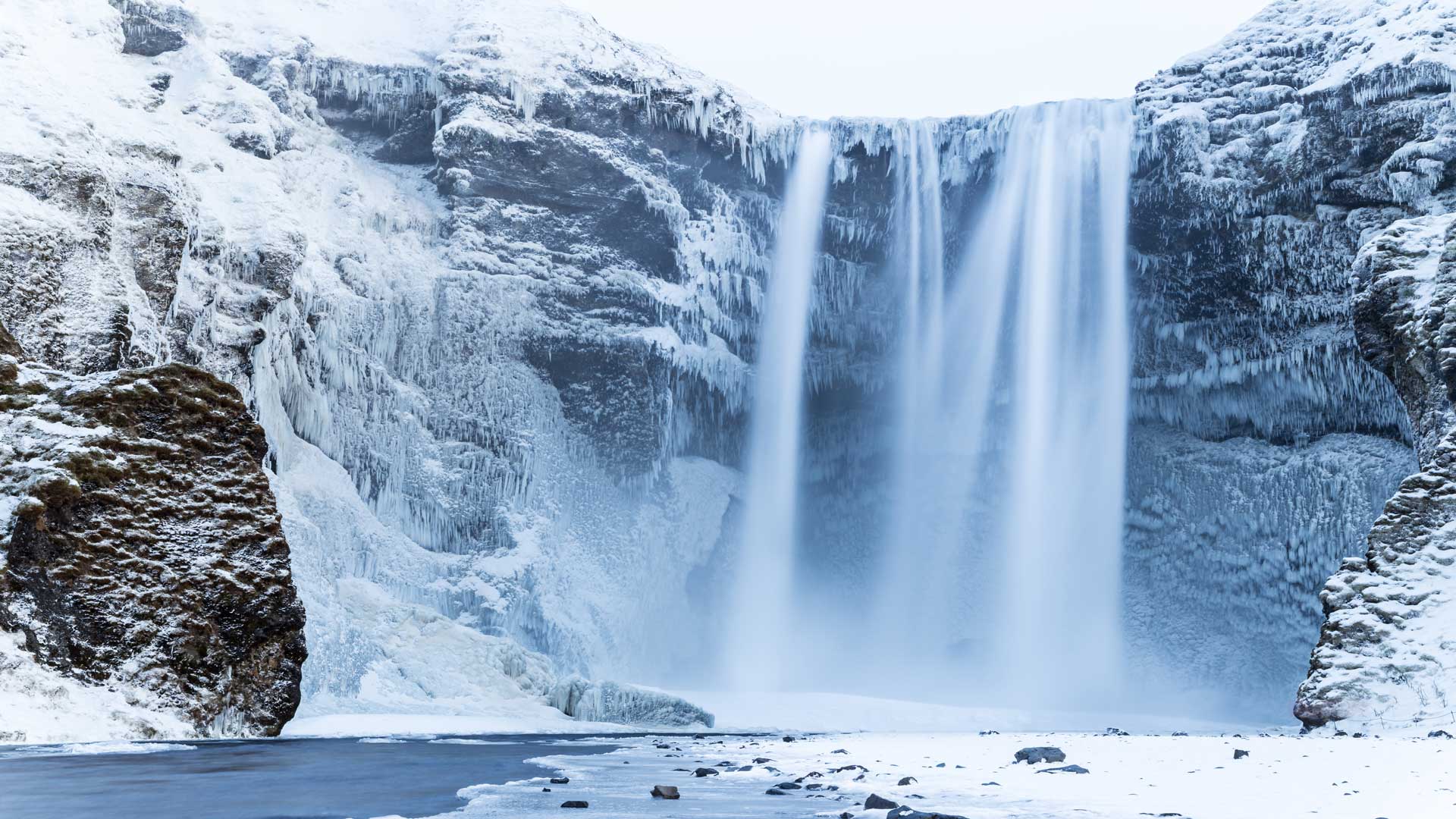 Skógafoss in winter