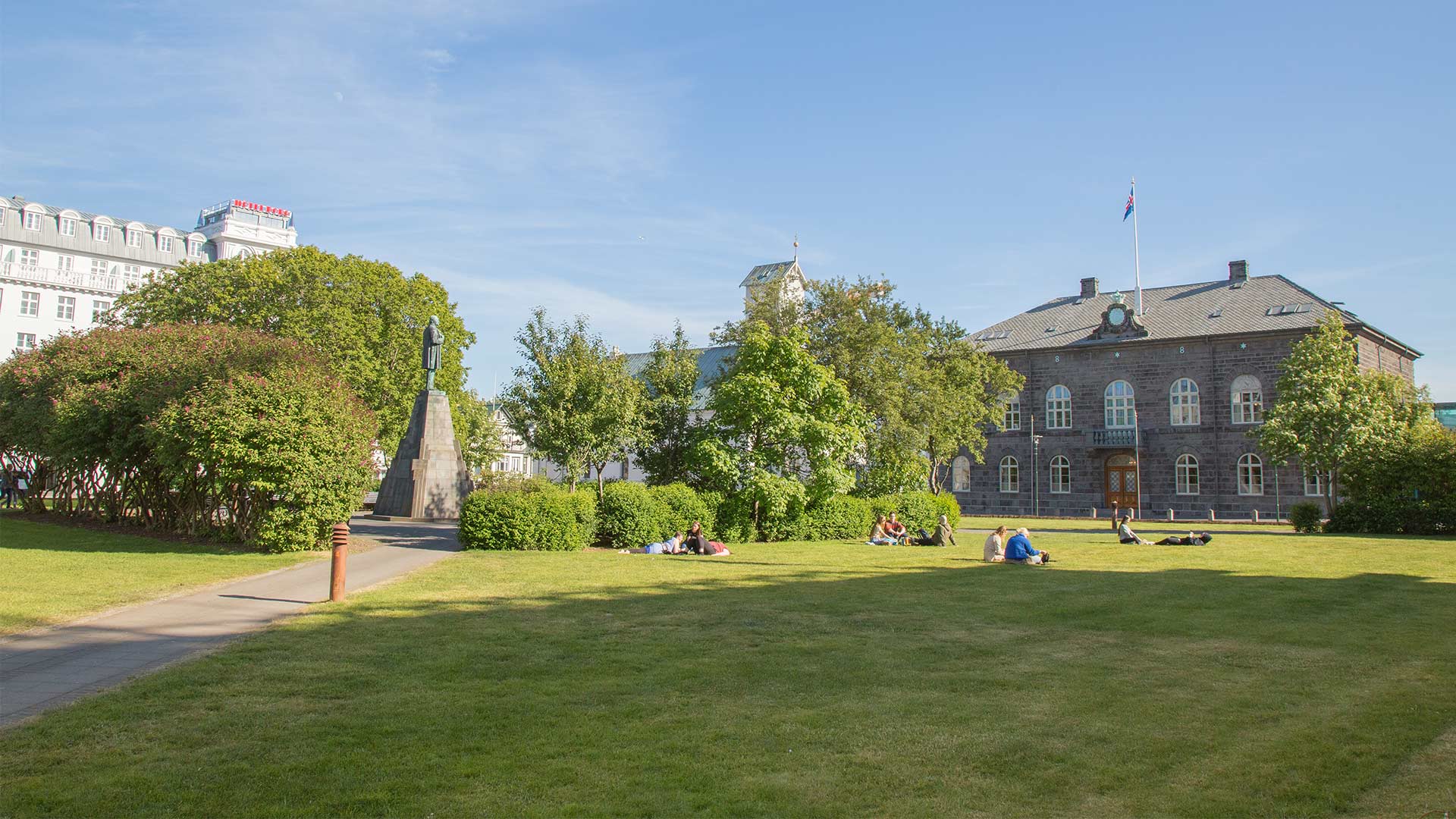 Austurvöllur in Reykjavík ©nordicvisitor