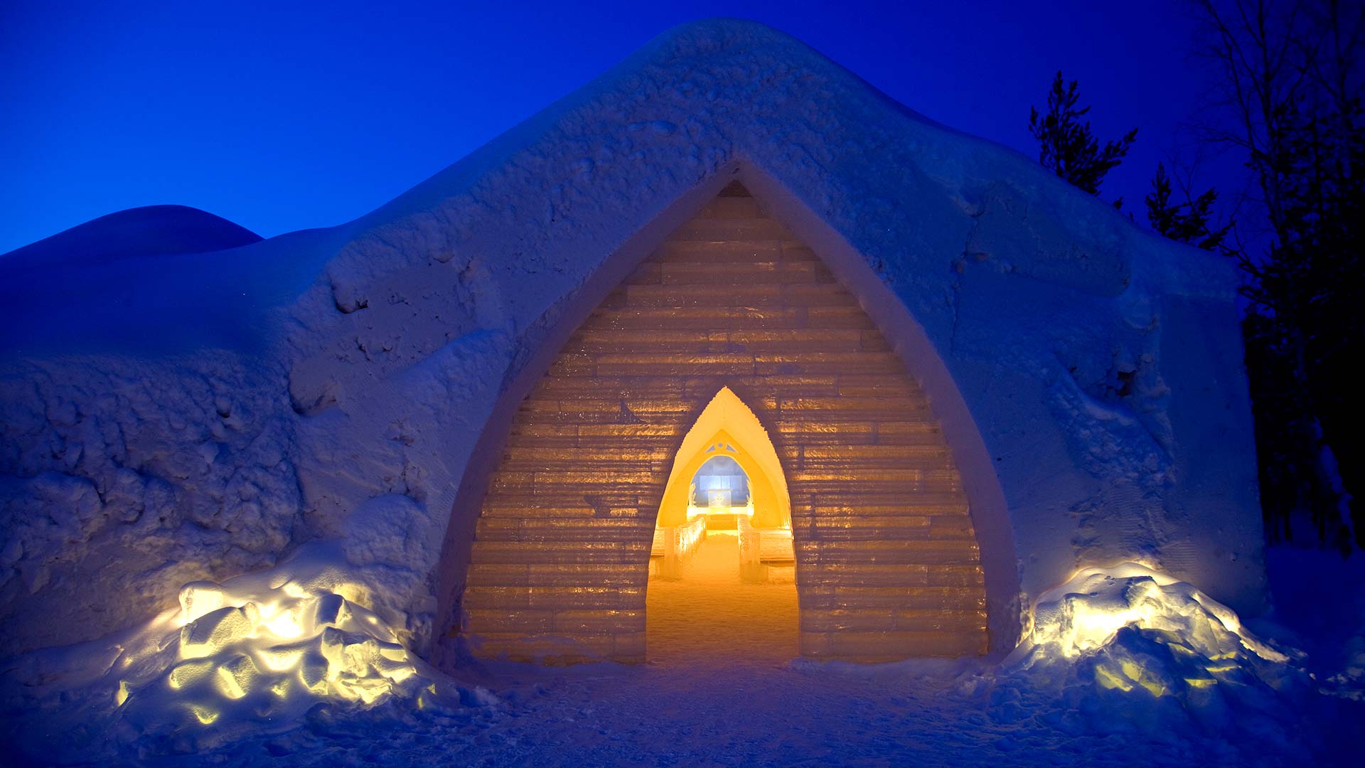 Snow Chapel at the Arctic SnowHotel ©VisitRovaniemi