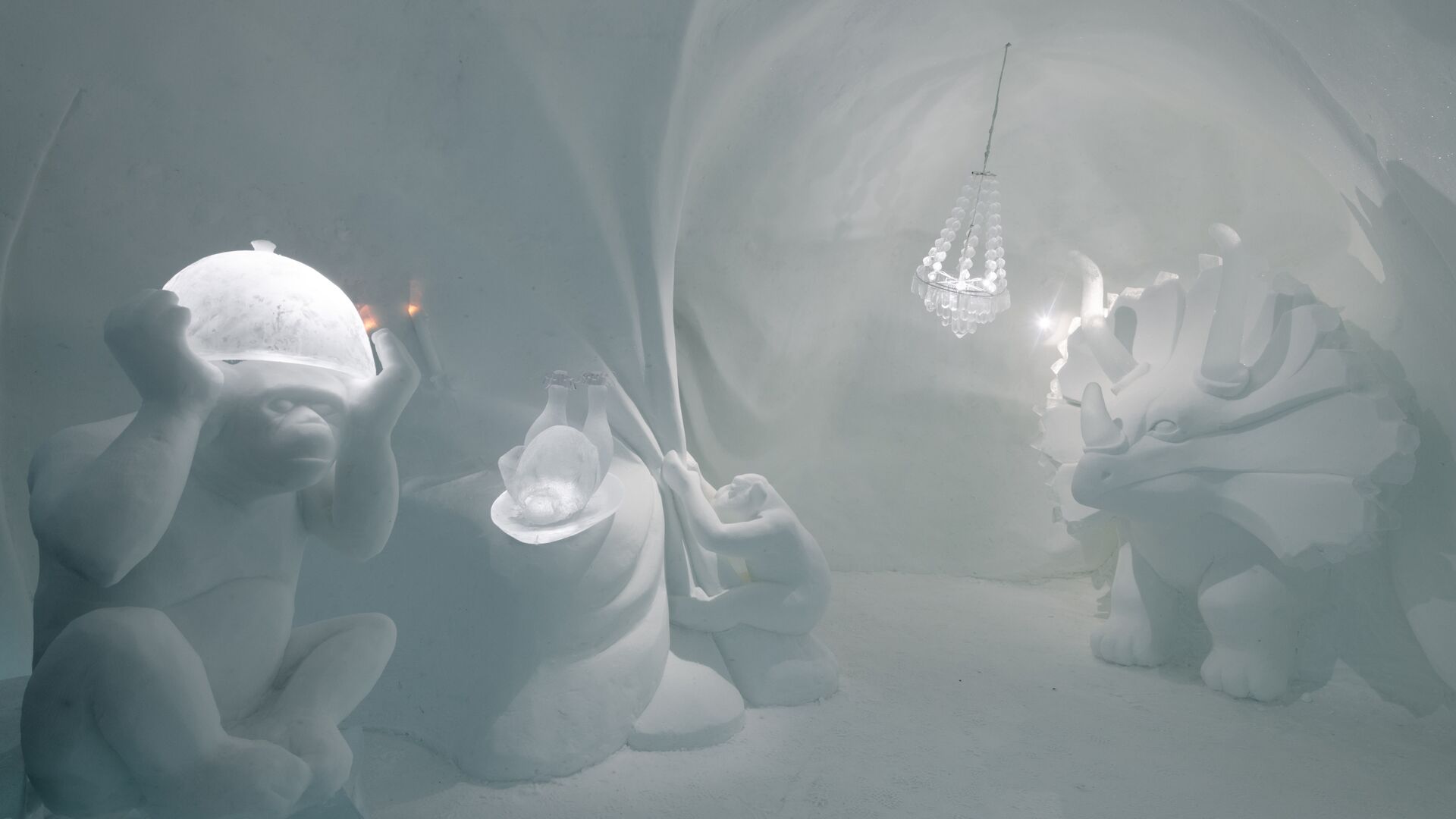 Sculptures in the ICEHOTEL ©ICEHOTEL | Tjåsa Gusfors & Ulrika Tallving | Asaf Kliger