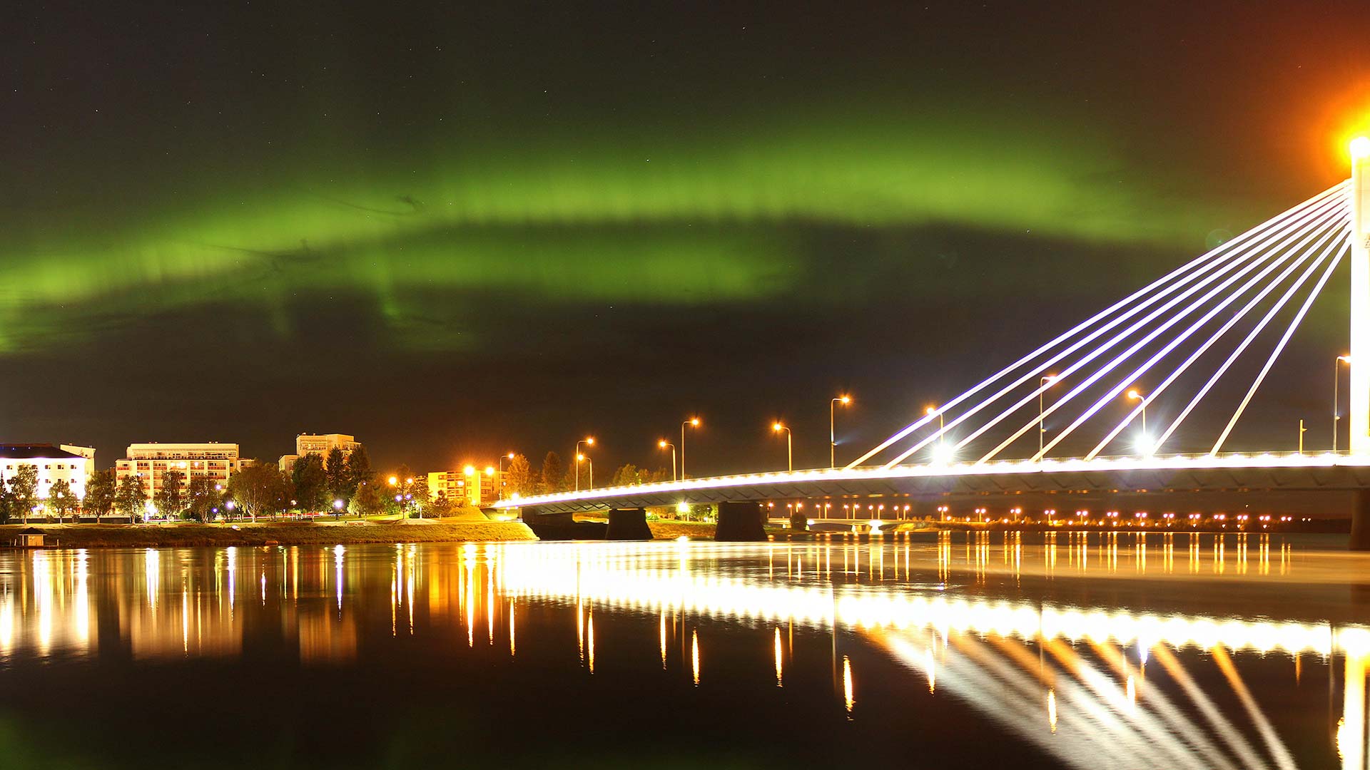 Northern Lights over Jatkankyttilia - ©Visitrovaniemi.fi - Jani Ylinampa