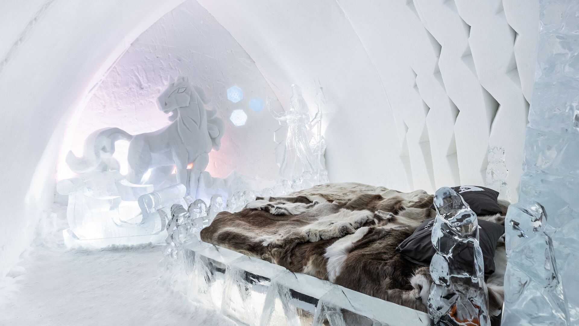 Arctic SnowHotel ©Arctic SnowHotel & Glass Igloos