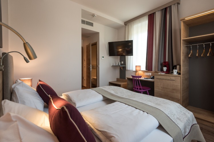 max 70 comfort room