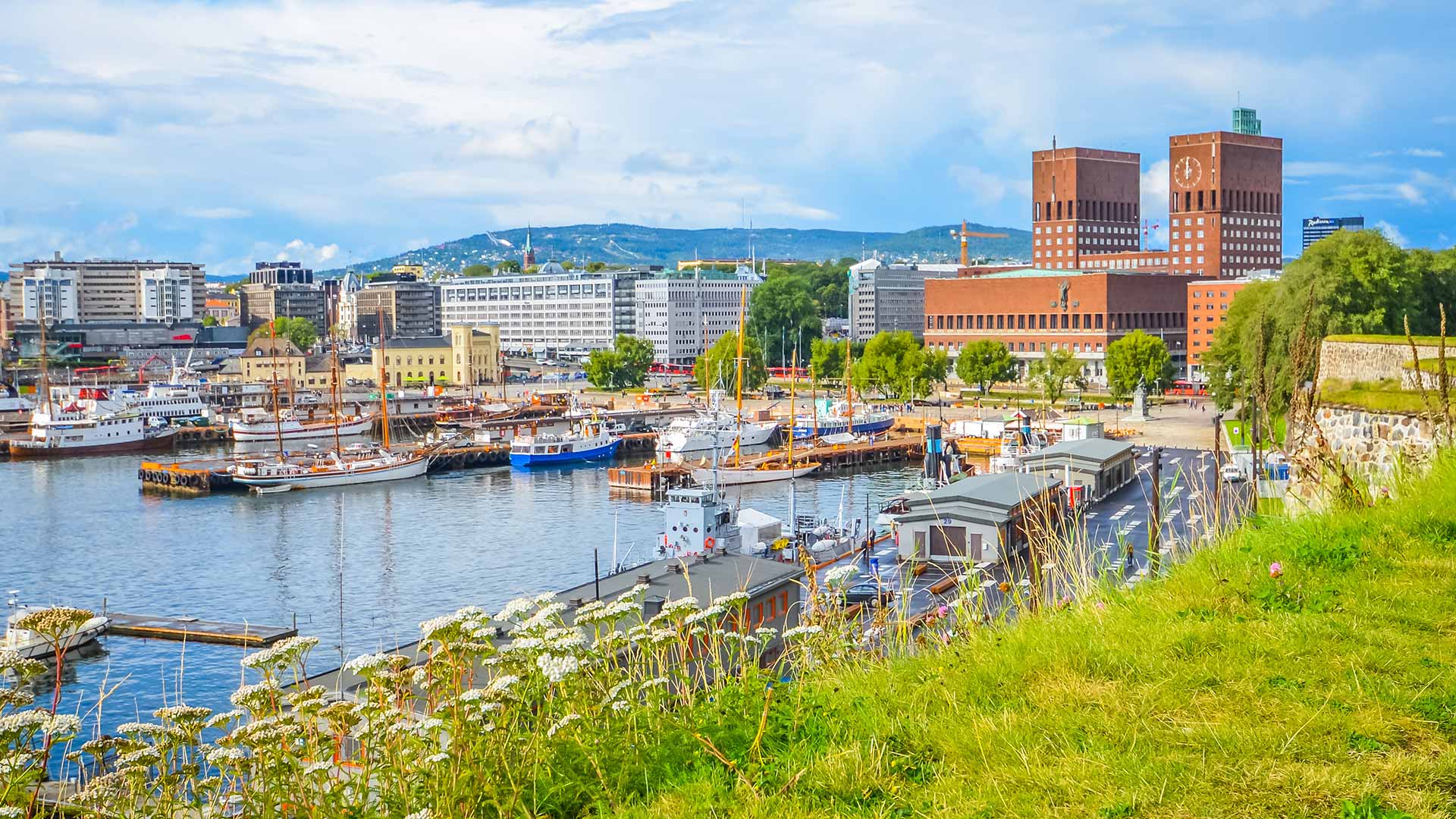 Oslo City Hall and harbour view