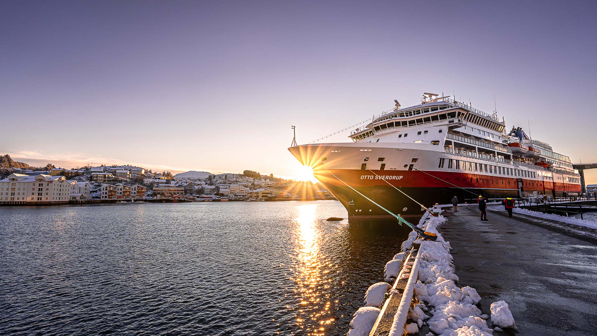 Hurtigruten ship in snowy Kristiansund ©Jan Hvizdal / Hurtigruten Expeditions