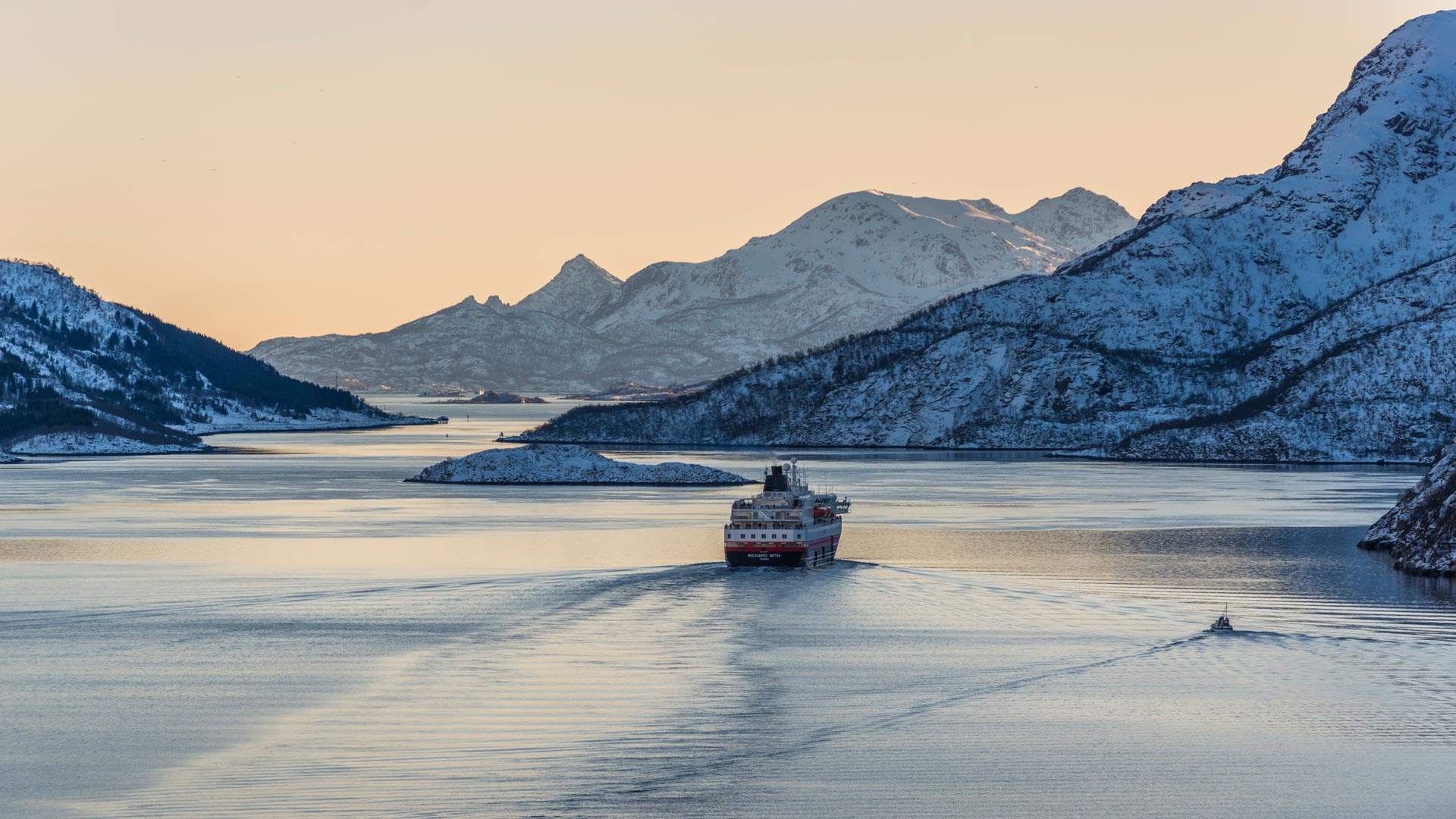 Cruise Ship in Norway - Hurtigruten©