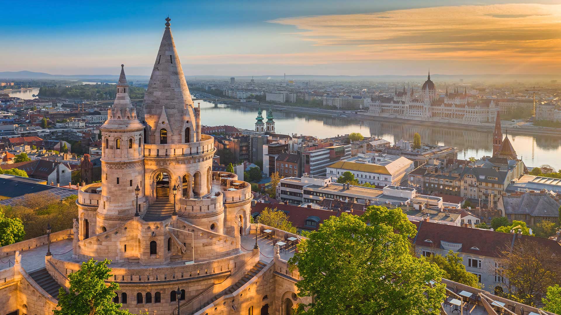 Fisherman's Bastion, Danube river and Hungarian Parliament Building in Budapest?400x200;crop