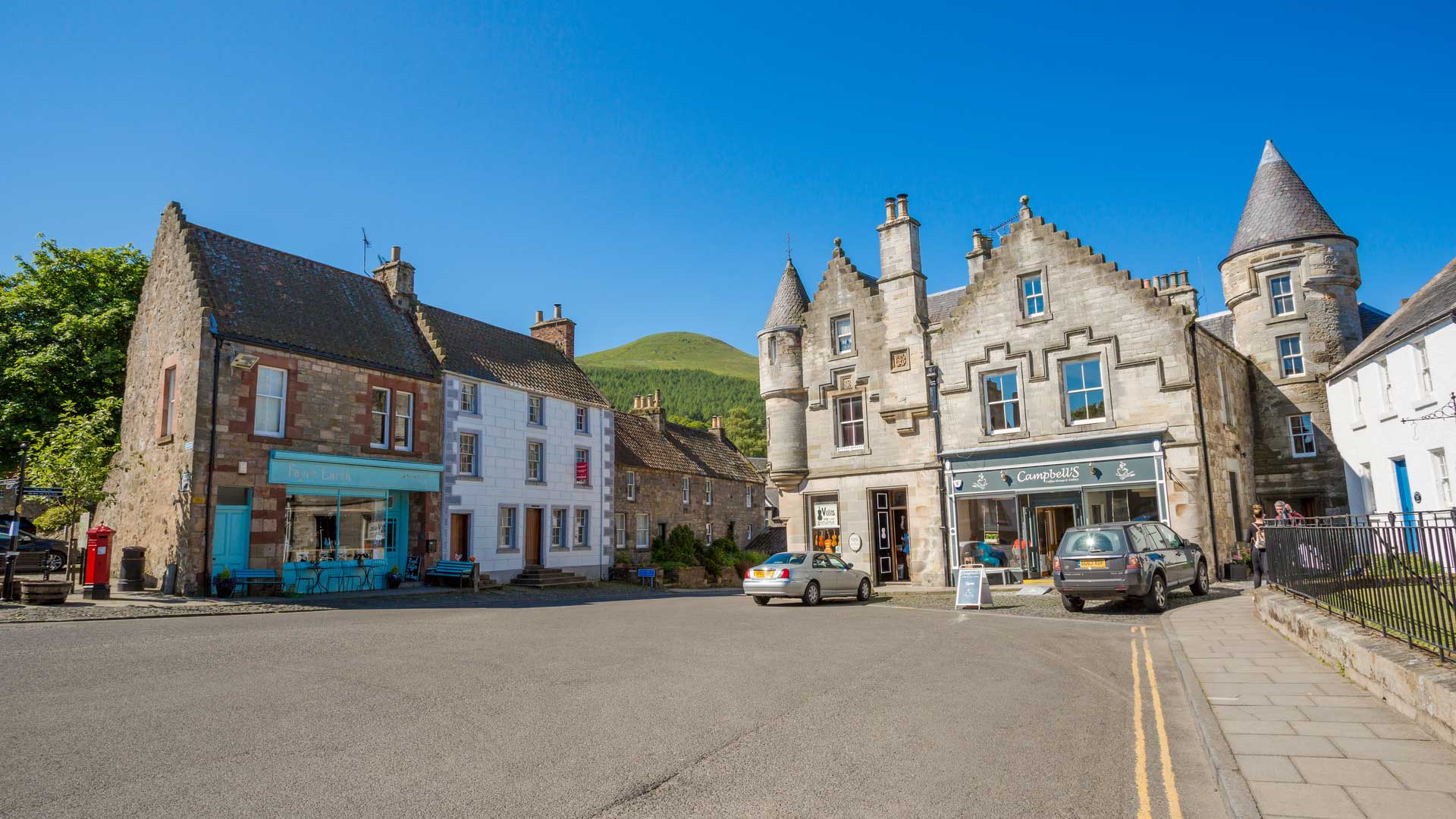 Scotland Falkland © visitscotland