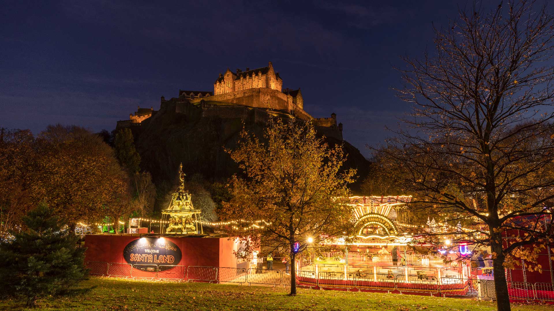 Edinburgh Castle at Christmas ©VisitScotland / Kenny Lam
