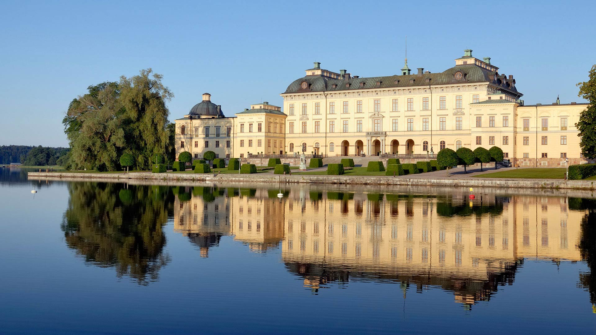 Drottningholm Castle in Stockholm?400x200;crop