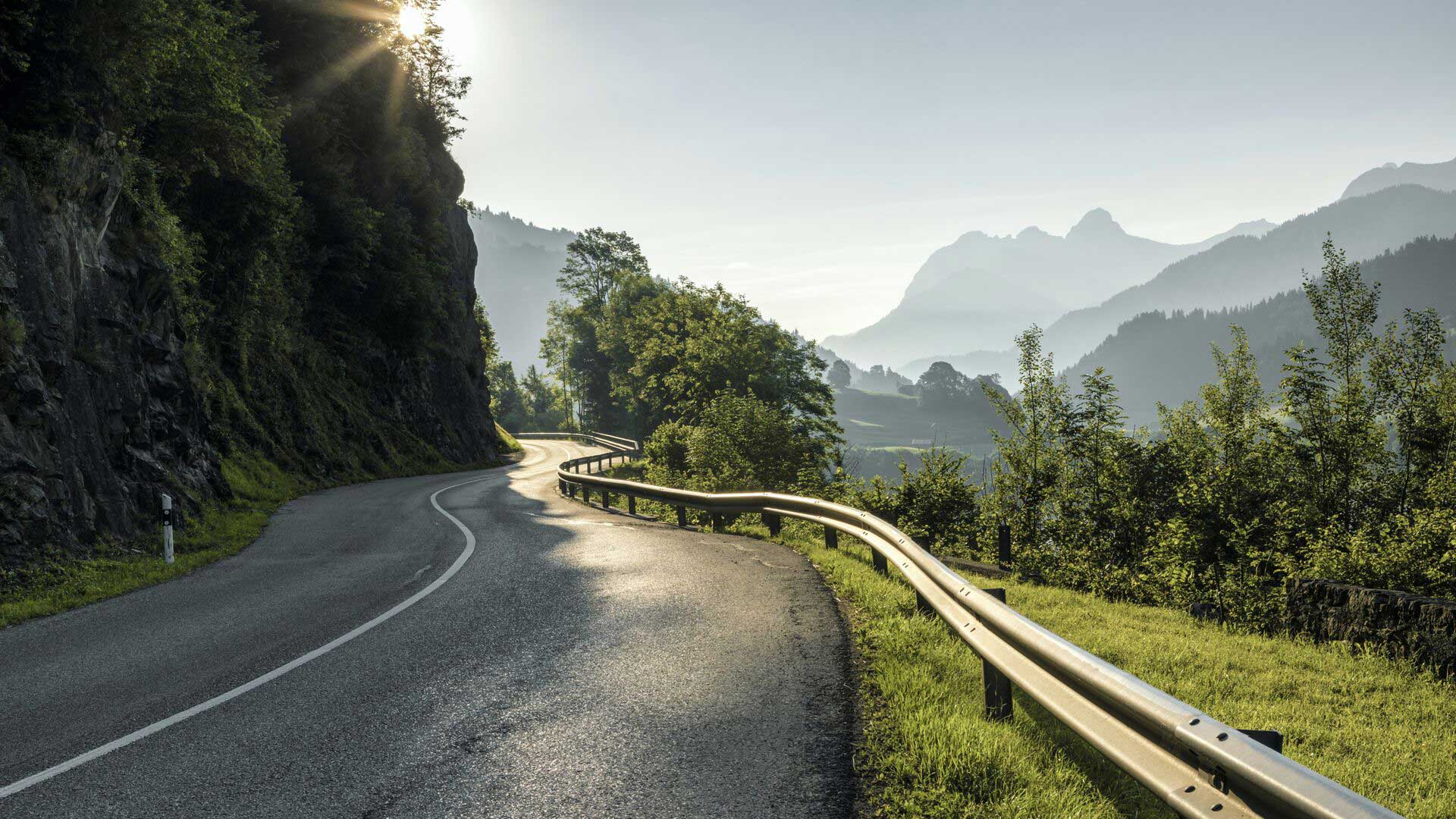 Road in Pays-d'Enhaut ©Switzerland Tourism
