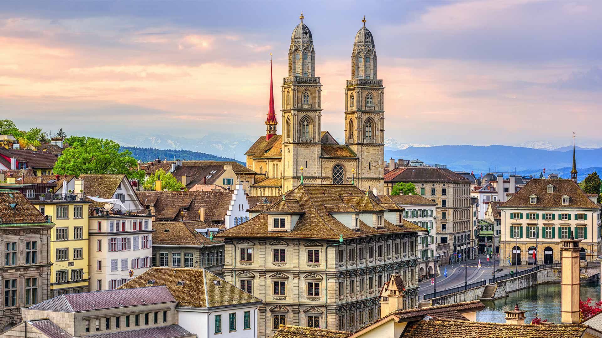 City view of Zürich with the Grossmünster church
