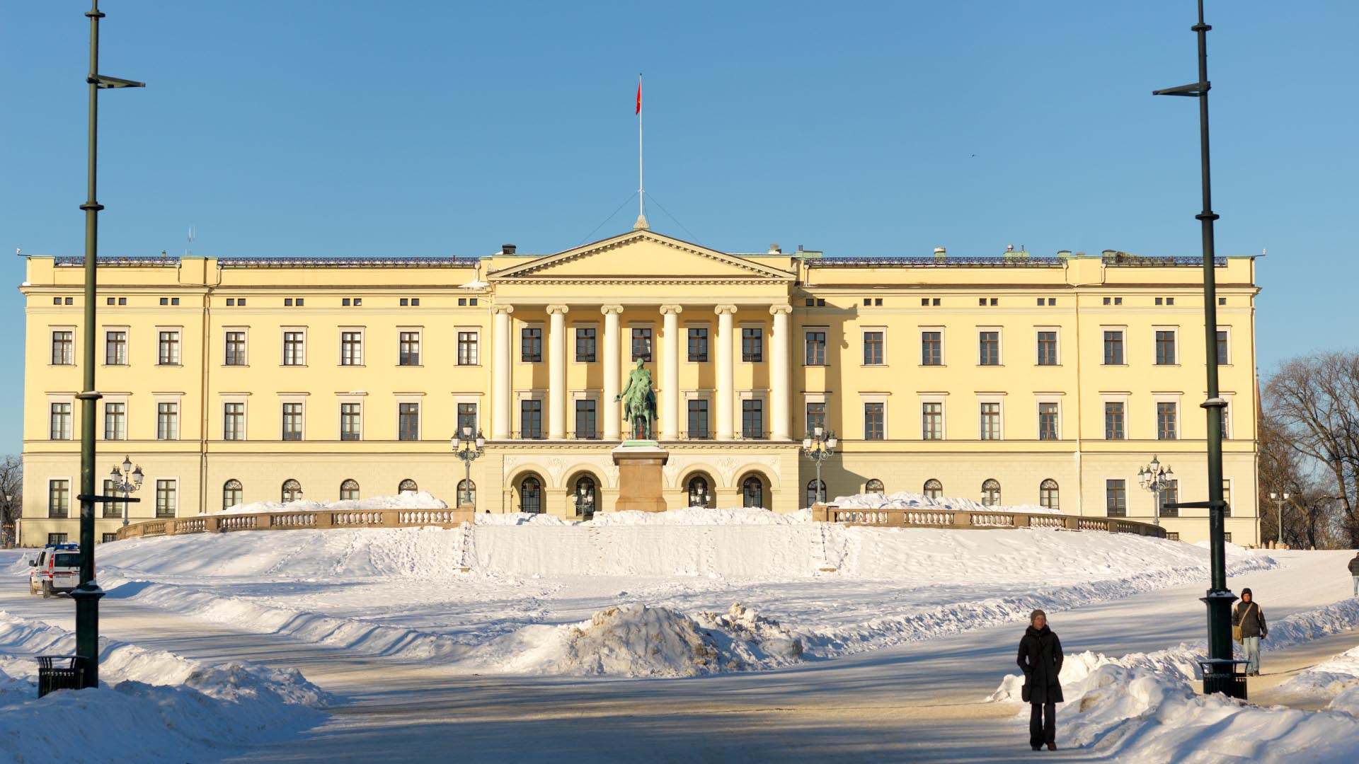 The Royal Palace in Oslo, winter - ©visitnorway.com / Terje Borud