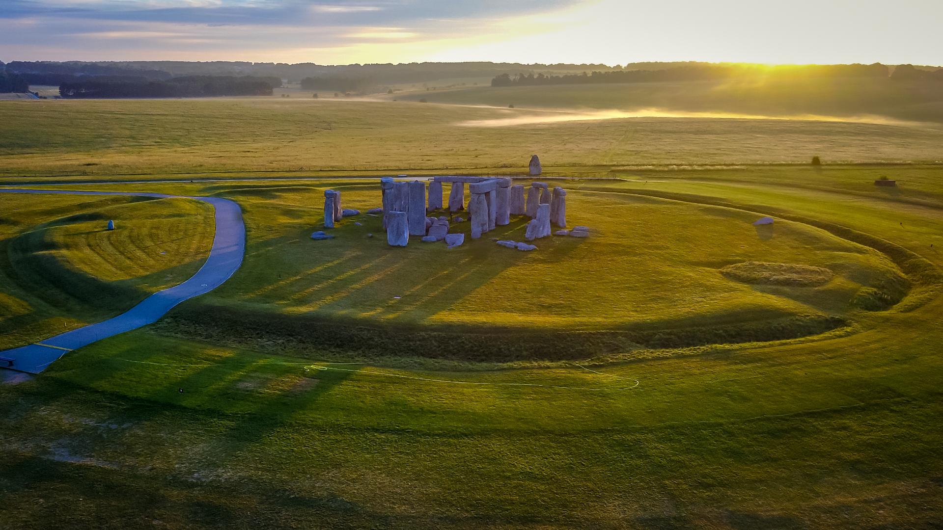 a quiet stonhenge at sunrise