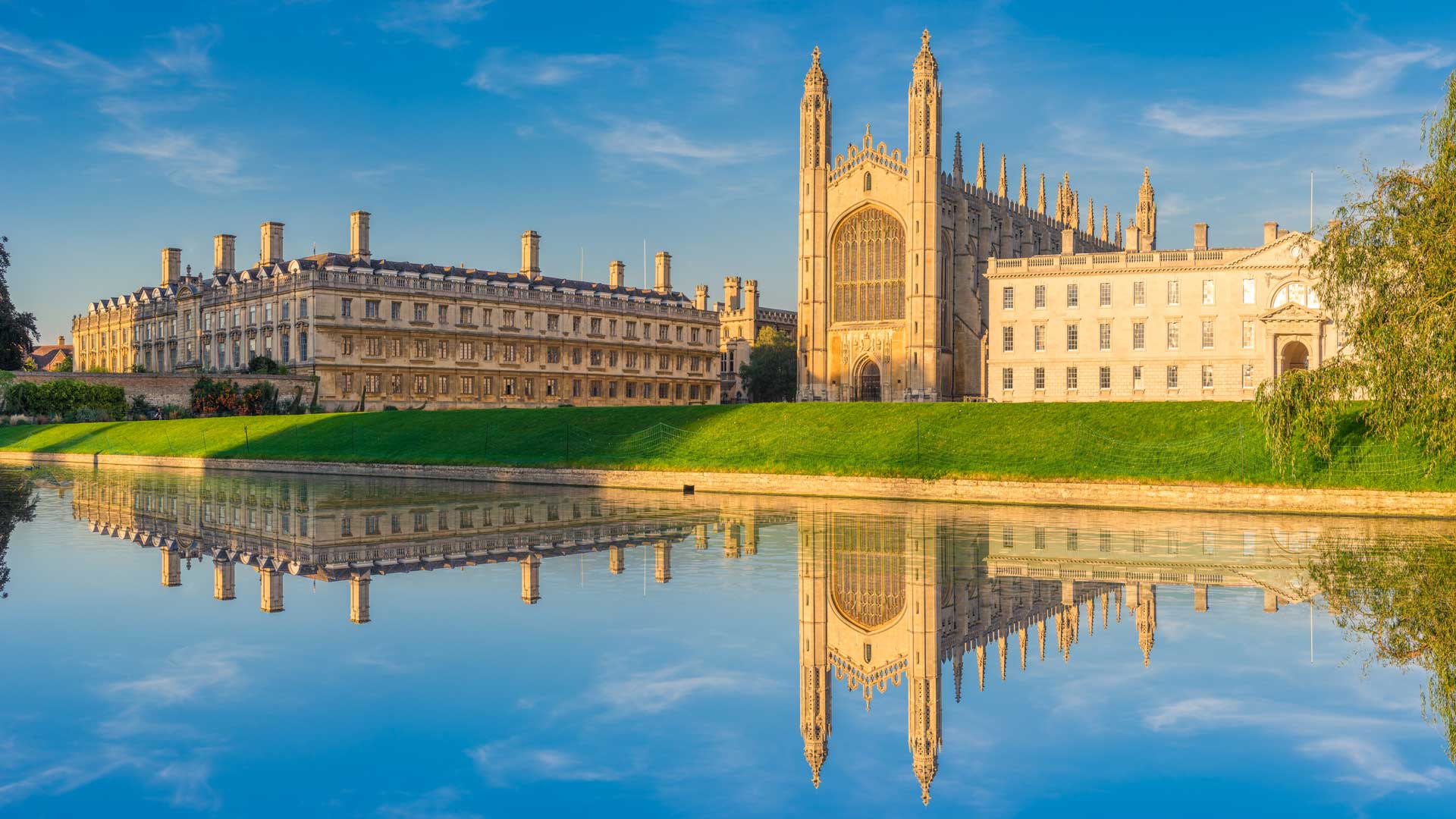 Beautiful view of Cambridge city on the River Cam