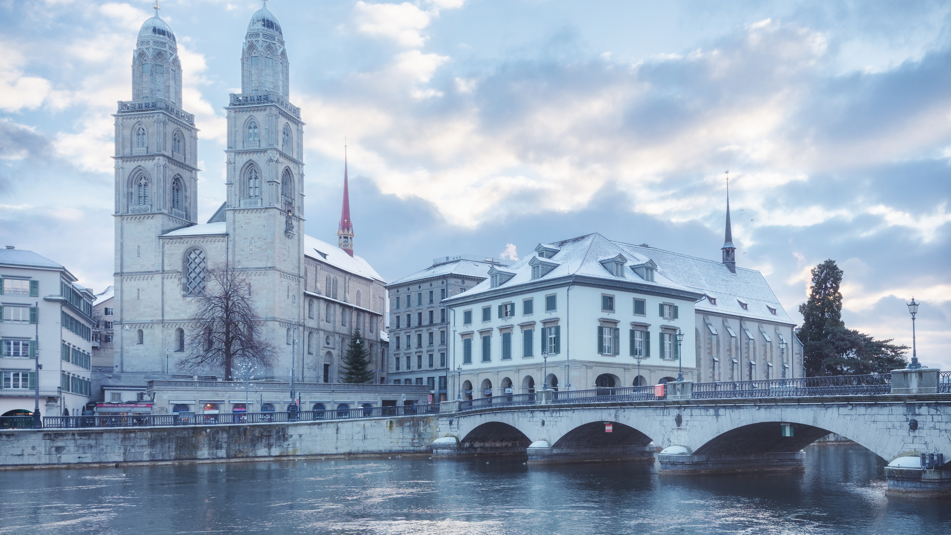 Zurich harbour and Grossmünster church