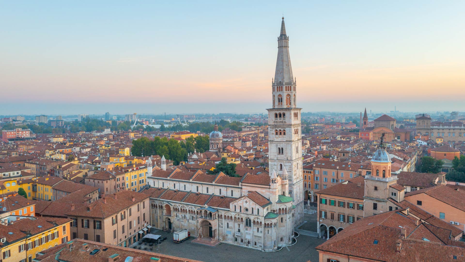 aerial view modena ghirlandina tower italy?400x200;crop