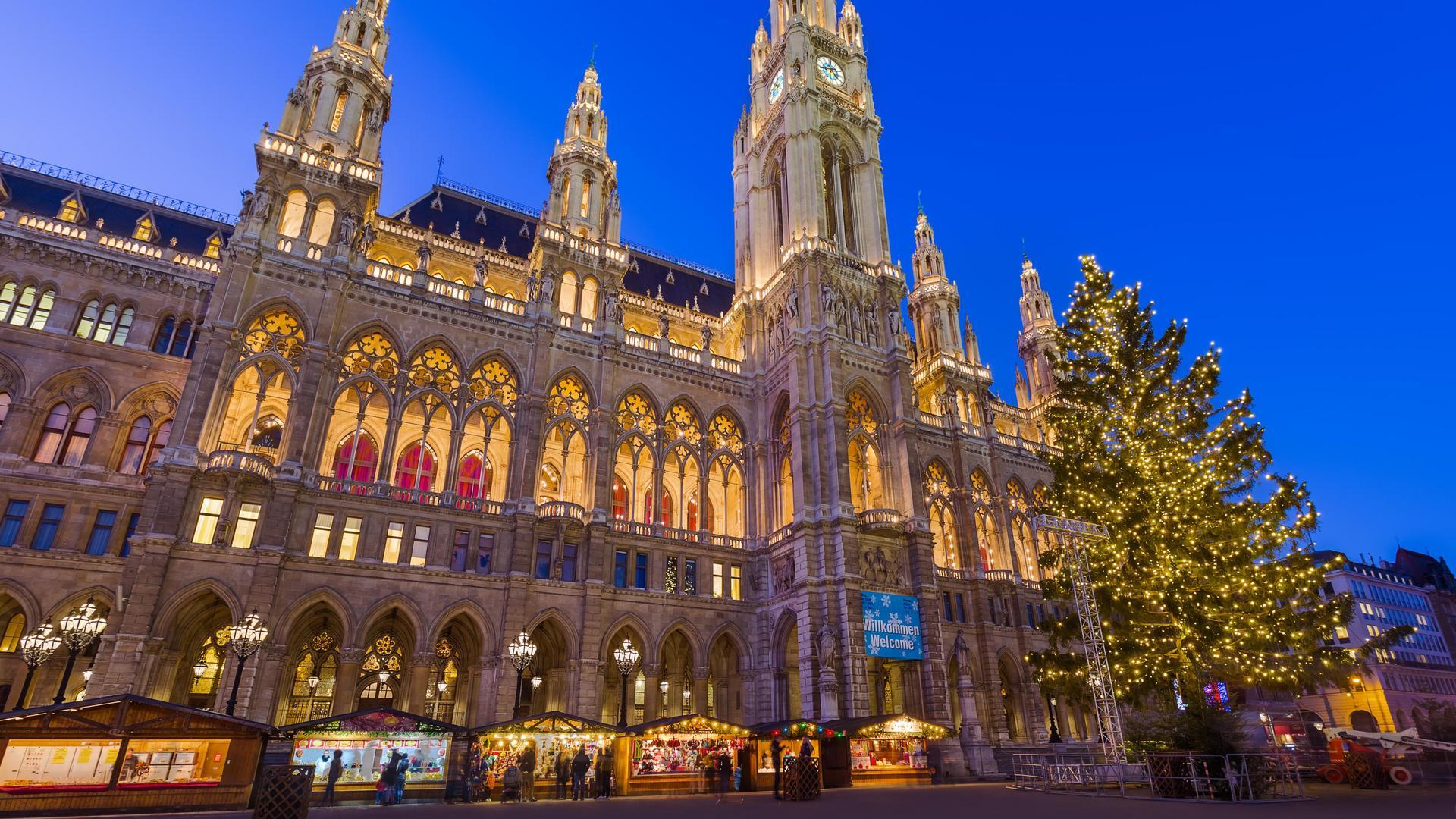 Vienna City Hall and Christmas Market
