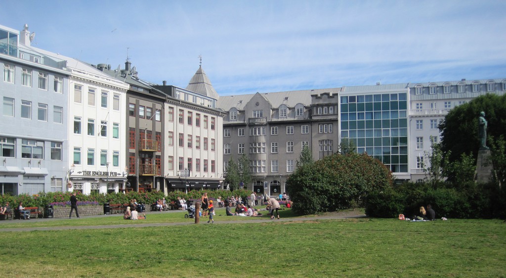 Reykjavík Family Friendly - Austurvöllur