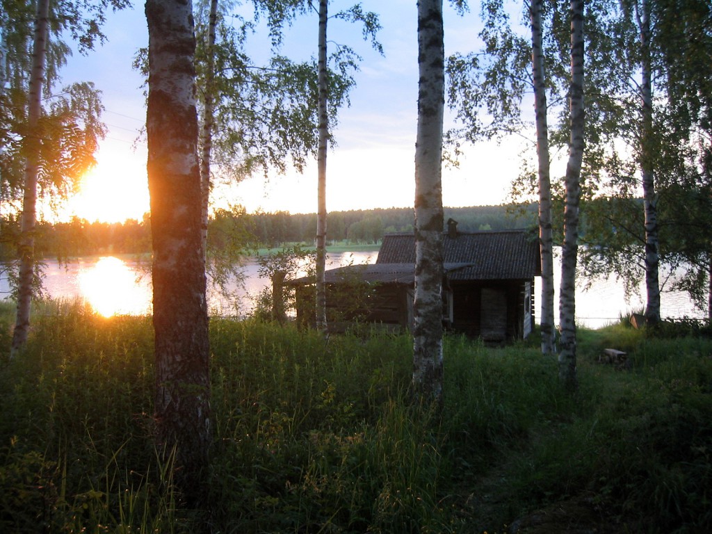 A sauna alongside one of Finland's many lakes. (Source)