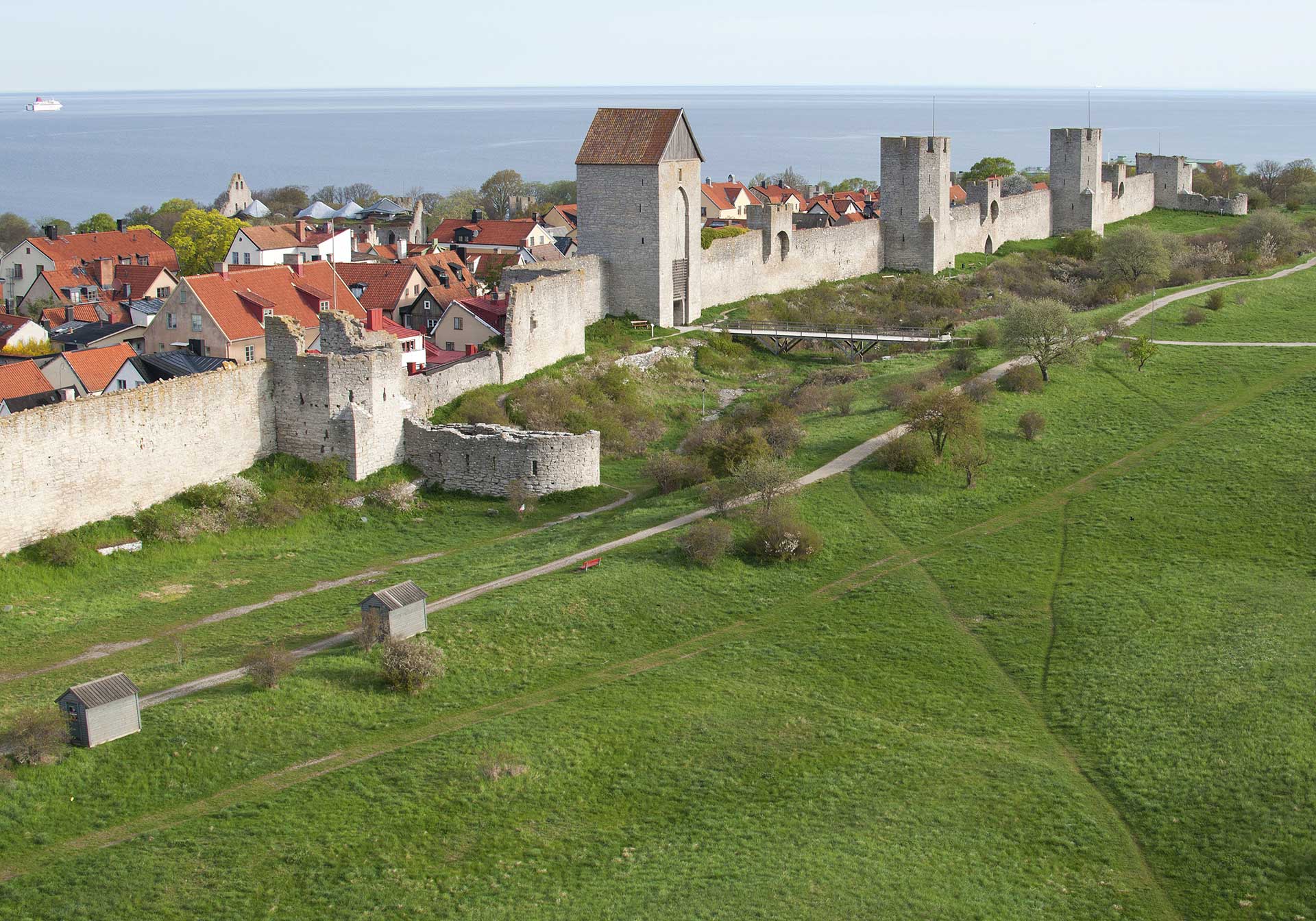 2016 04 unesco visby citywall gotland sweden