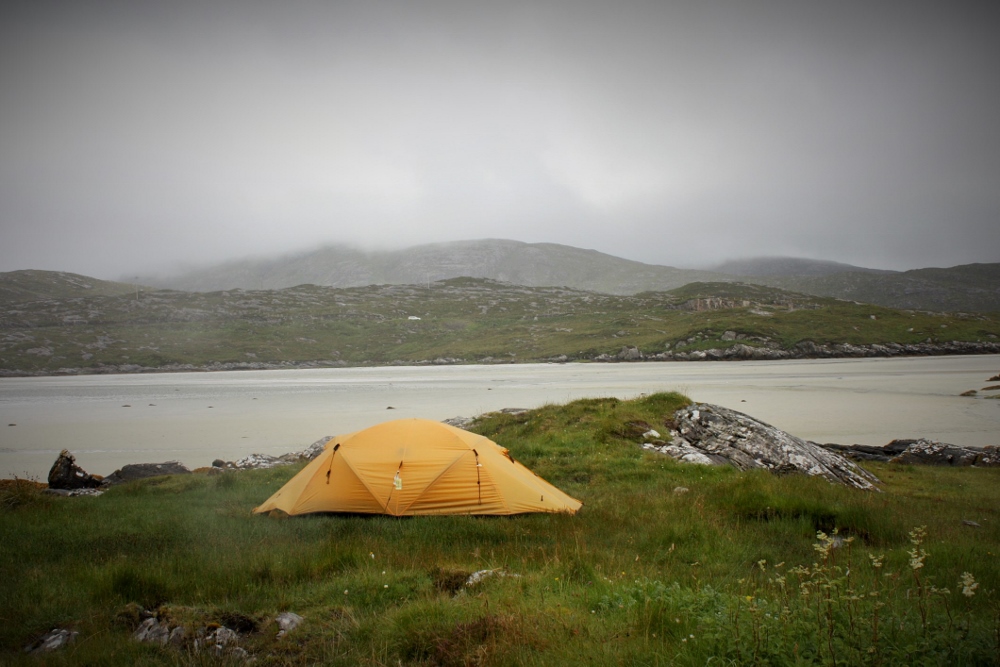 2016 06 a tent by luskentyre beach 1000x667