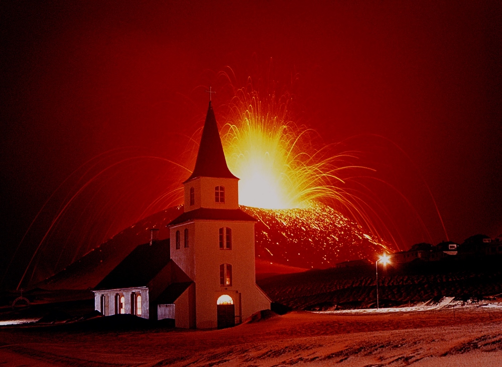 Heimaey eruption in 1973 - photo: eldheimar.is