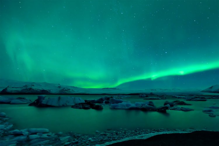 Northern lights over icebergs at Jökulsárlón