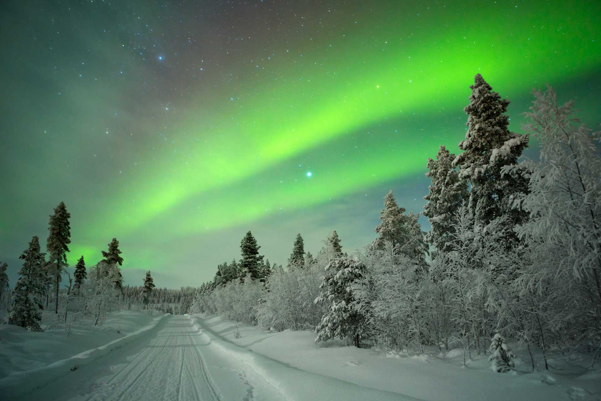 northern lights finnish lapland