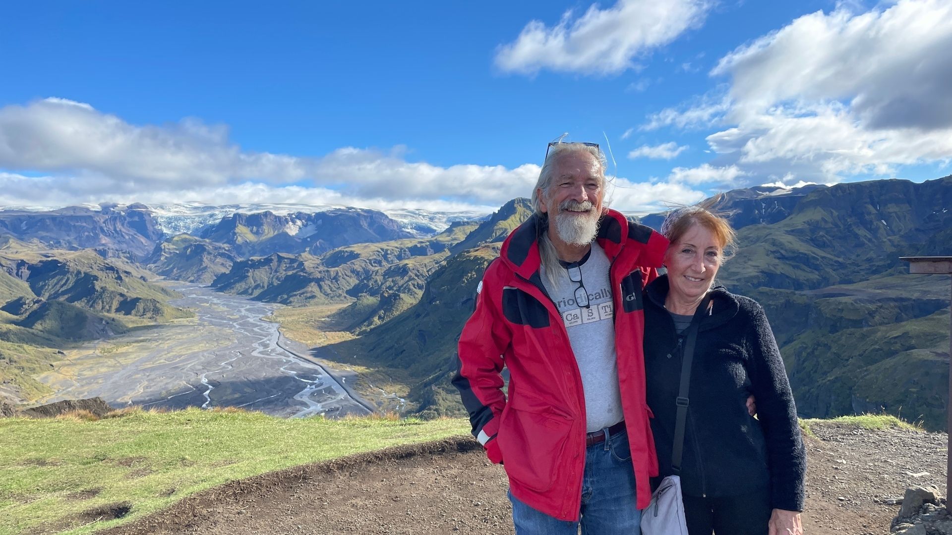 senior travelers sightseeing in icelandic nature 1