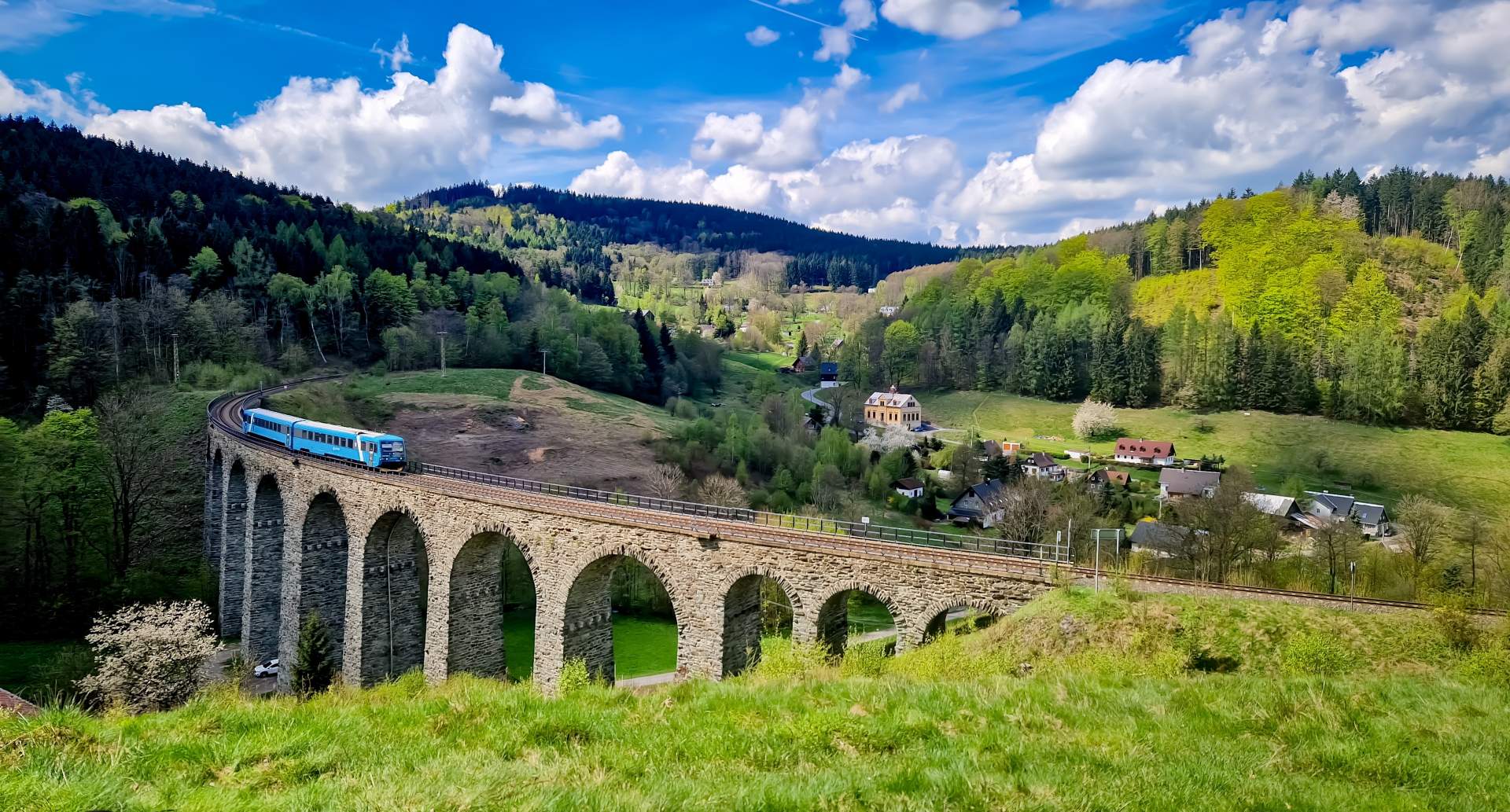Train viaduct in Liberec?400x200;crop