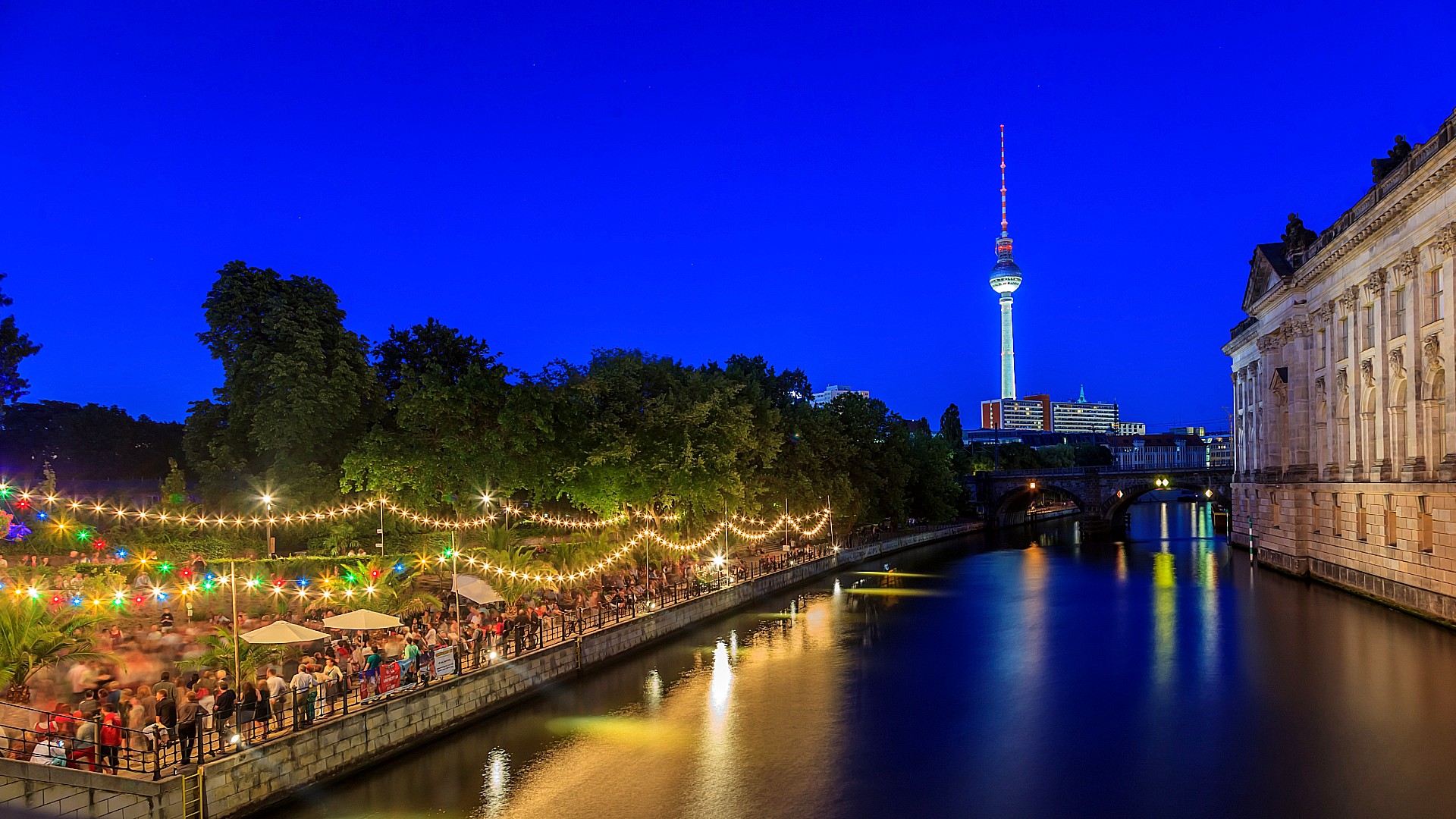 A beer garden on the banks of the spree in Berlin