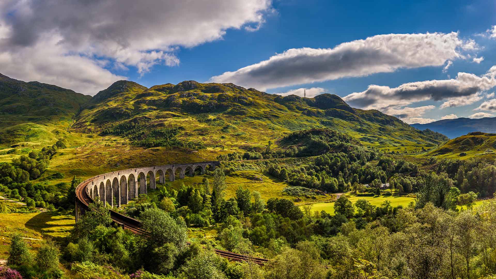 glenfinnan railway viaduct scottish highlinds