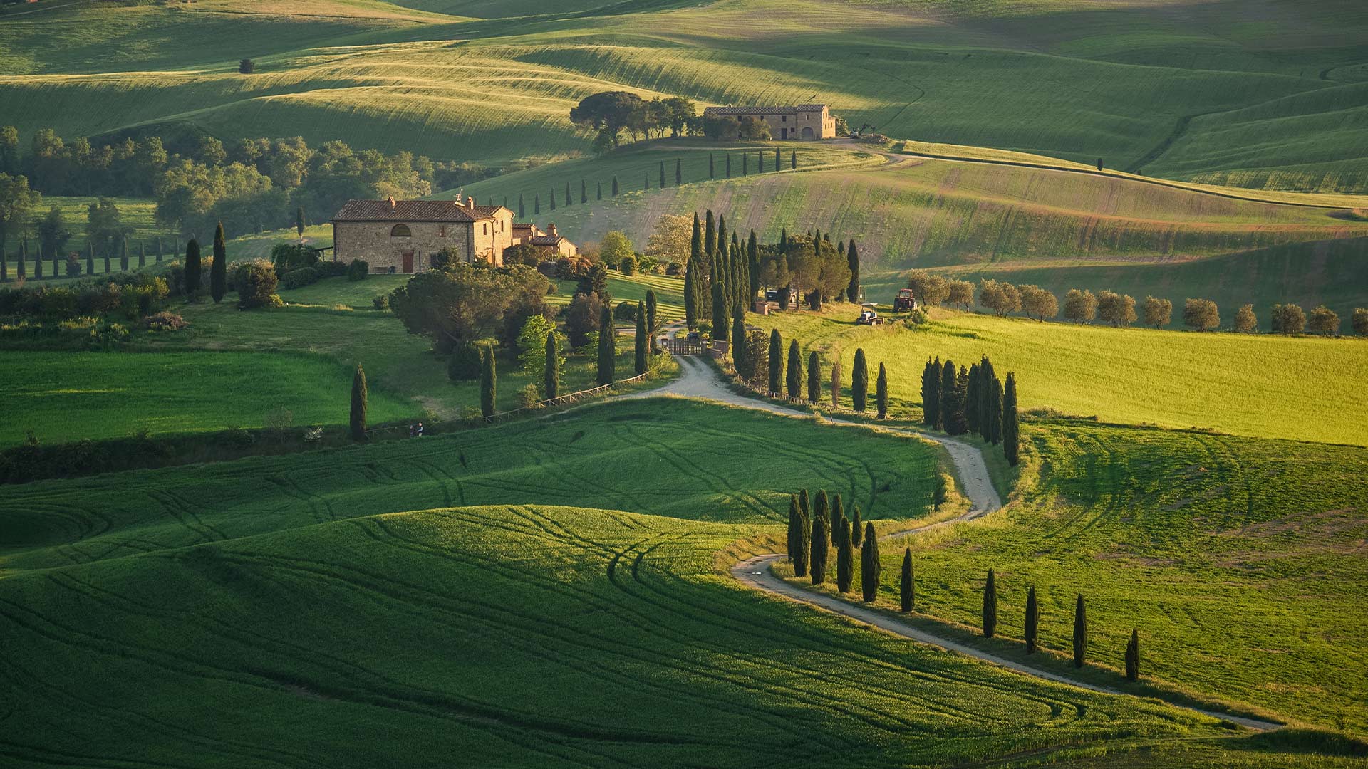 Rolling green hills and cypress trees Val d’Orcia Tuscany?400x200;crop