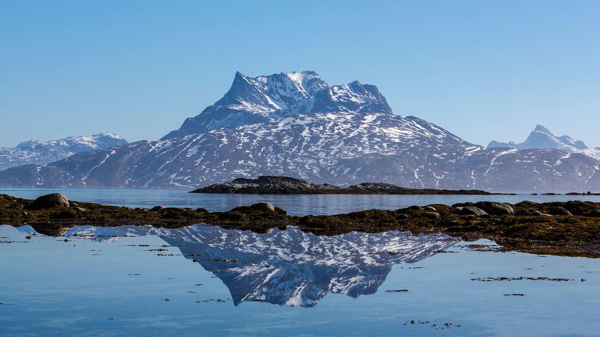 Mountains in Greenland - ©Daniel Gurrola - greenland.com