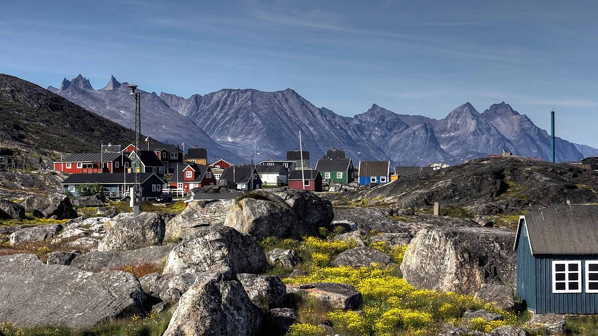 nanortalik town in the mountains