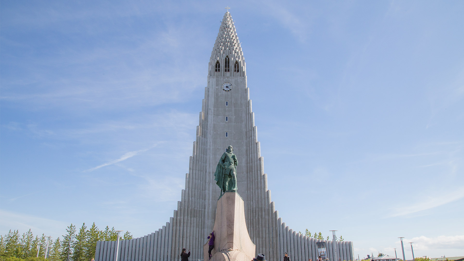 Hallgrímskirkja church and Leif Erikson statue in Reykjavík